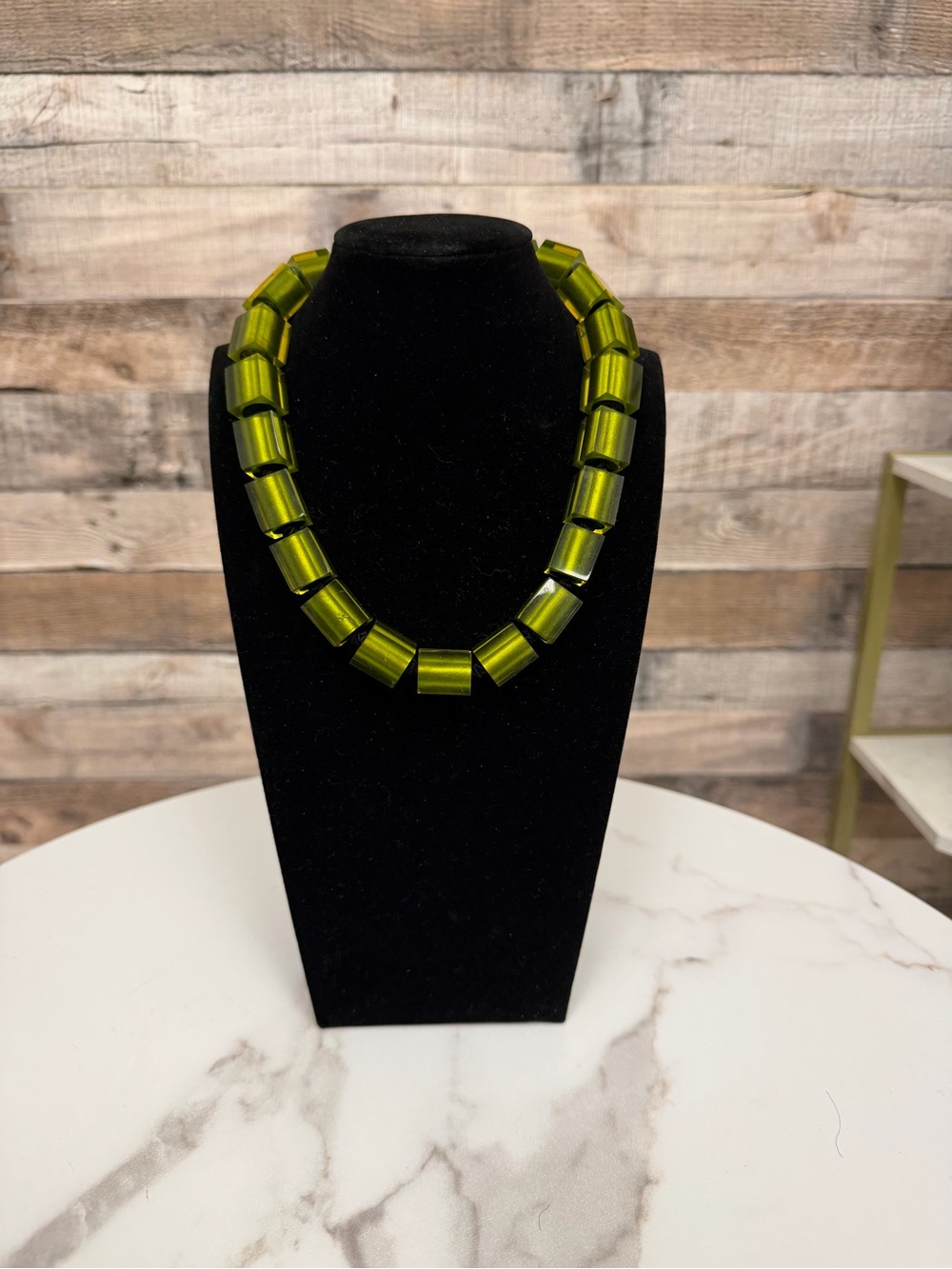 ZSISKA green beads with black clasp OS